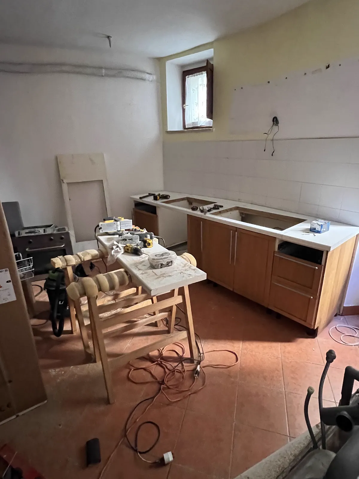 Cucina in fase di montaggio